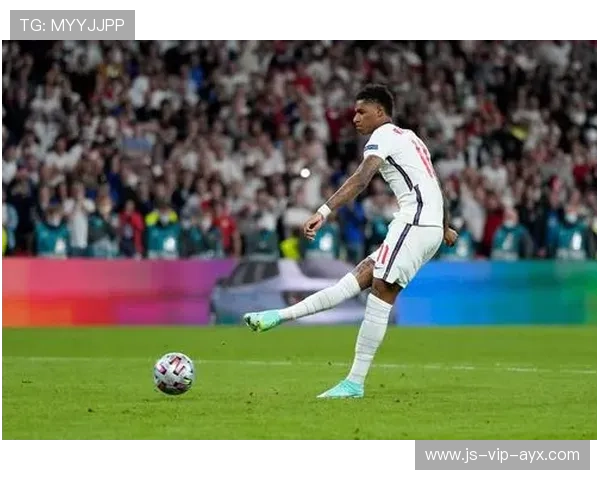 拉什福德点球主罚稳稳命中